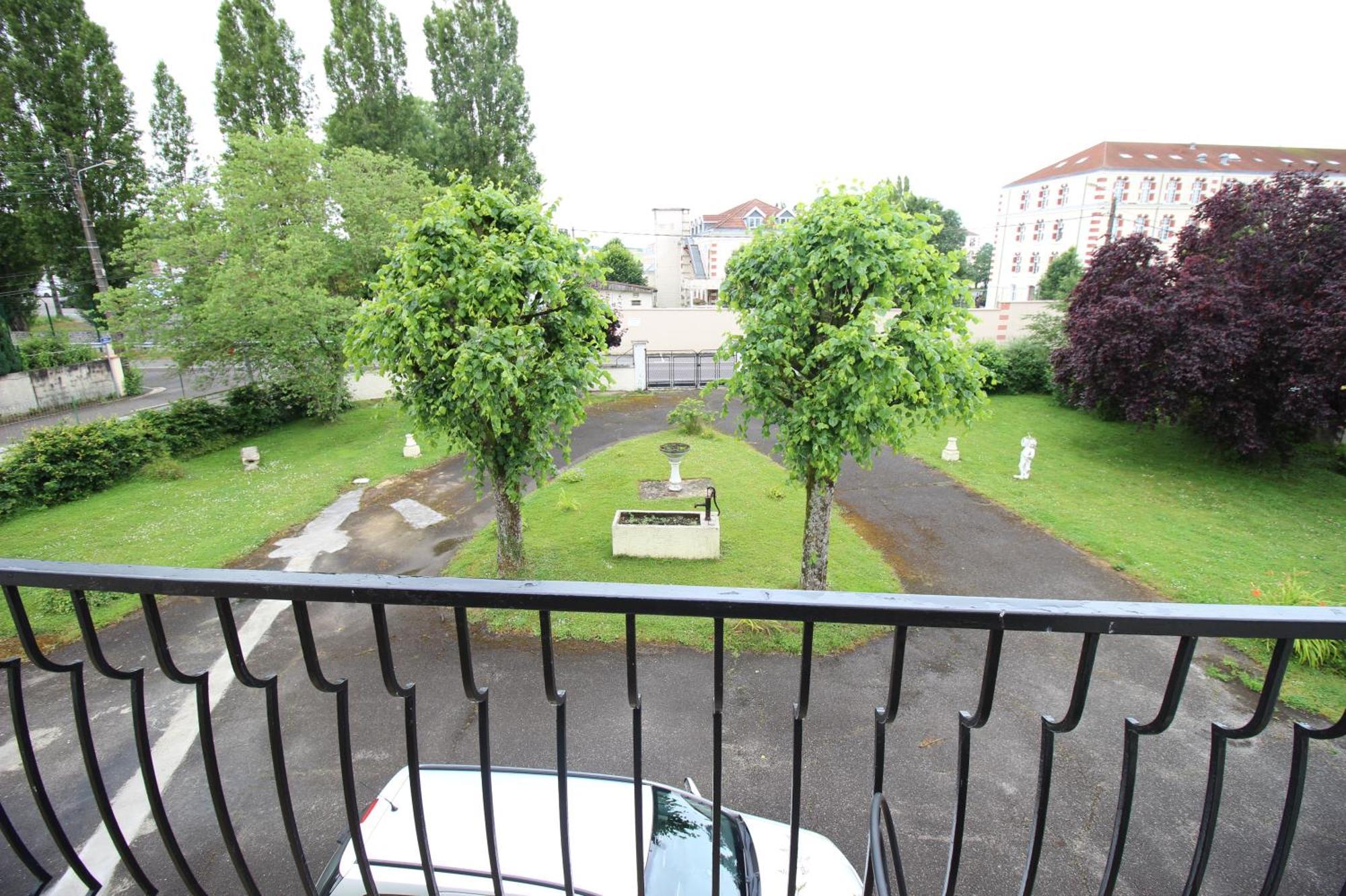 3 Chambres - Tres Grand Jardin Privee - Terrasse Privee - Garage Velo Et Moto - Parking Voiture Privee Dans La Propriete - Gere Par Presta-Zen'Services Thierville-sur-Meuse Kültér fotó