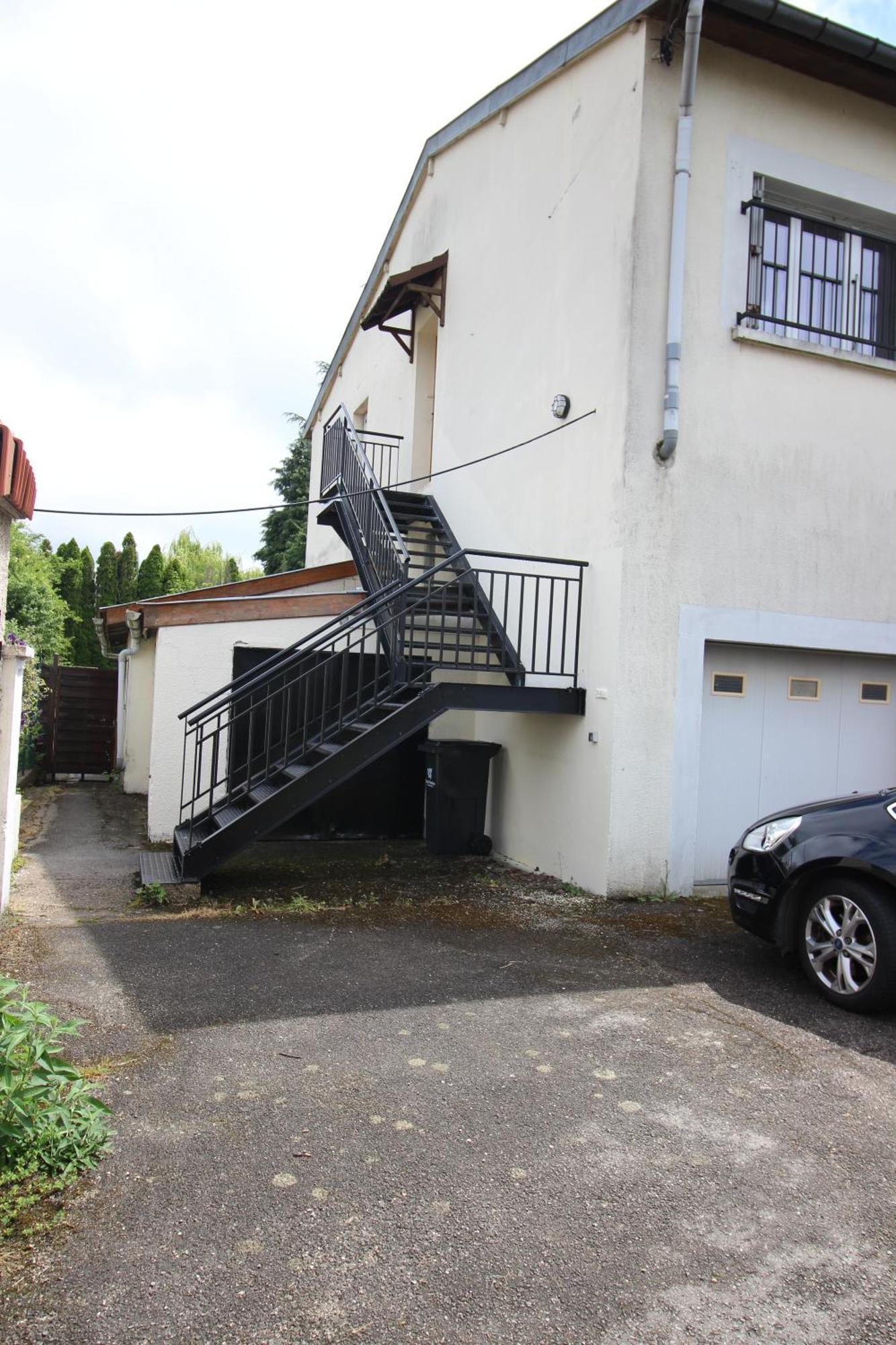 3 Chambres - Tres Grand Jardin Privee - Terrasse Privee - Garage Velo Et Moto - Parking Voiture Privee Dans La Propriete - Gere Par Presta-Zen'Services Thierville-sur-Meuse Kültér fotó